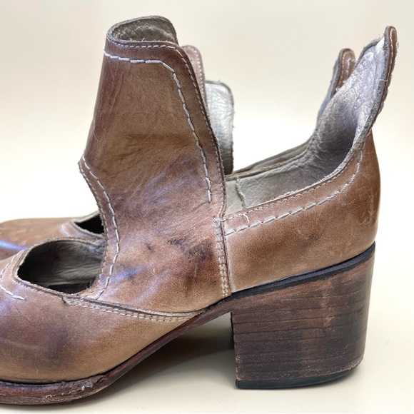 FREEBIRD by Steven Blade Slip On Bootie Size 7 Taupe Leather - Picture 13 of 16